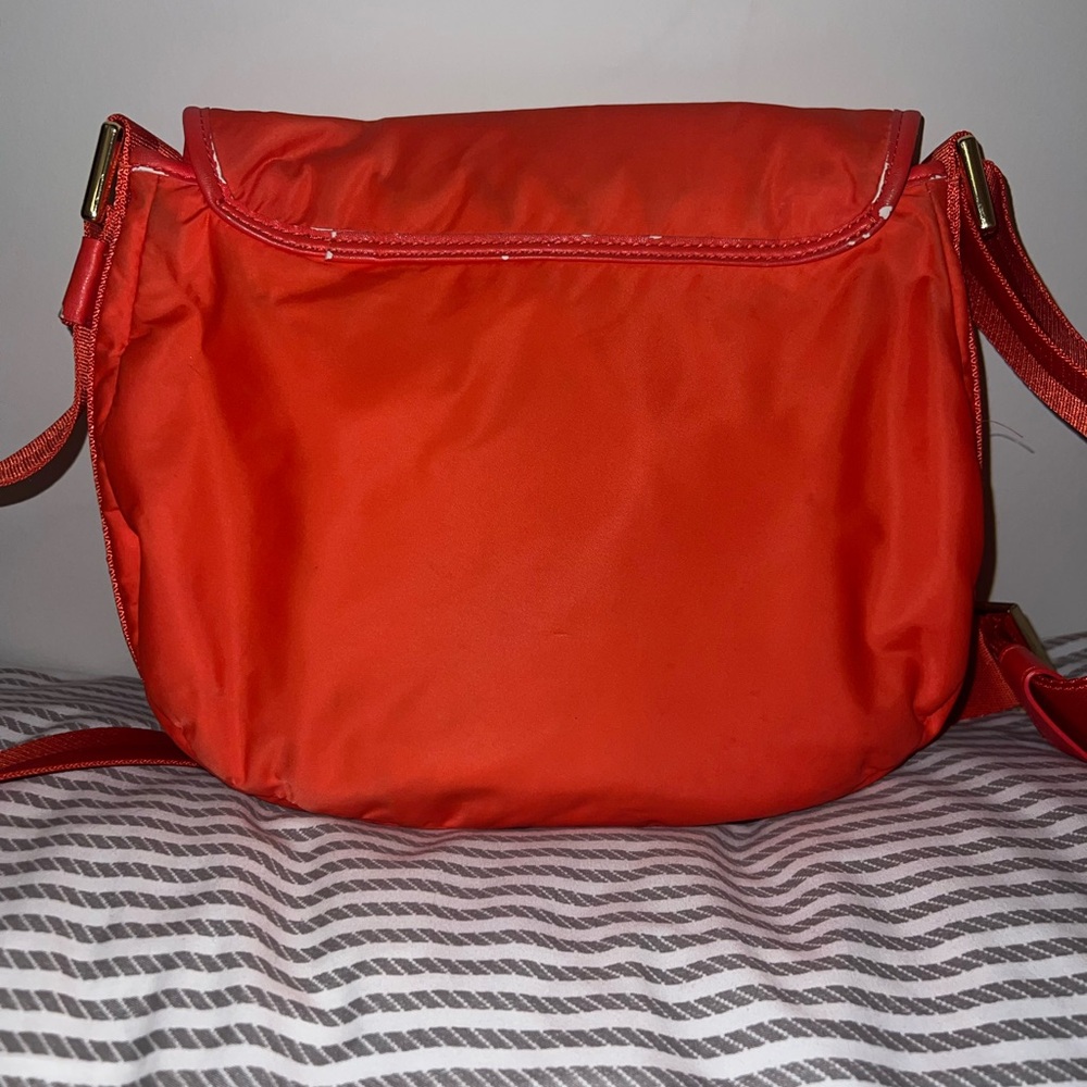 Tory Burch Red Crossbody Bag with Flap Design and Matching Strap - Picture 6 of 16